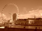 London Eye būvniecība ilga septiņus gadus un tā celšanā piedalījās simtiem cilvēku no piecām dažādām valstīm
Foto: picspack/busy Chrissy 10