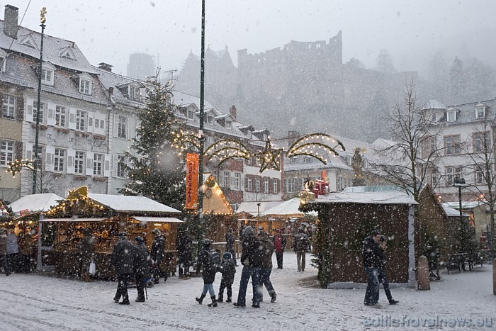 Ziemassvētkos Heidelbergas vecpilsēta kļūst par skaistu svētku gaidīšanas vietu - tur notiek tradicionālais Ziemassvētku tirdziņš 49289