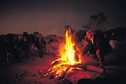 Nometnes ugunskurs - tradicionāls skats lopkopju dzīvē 
Foto: SATC 17