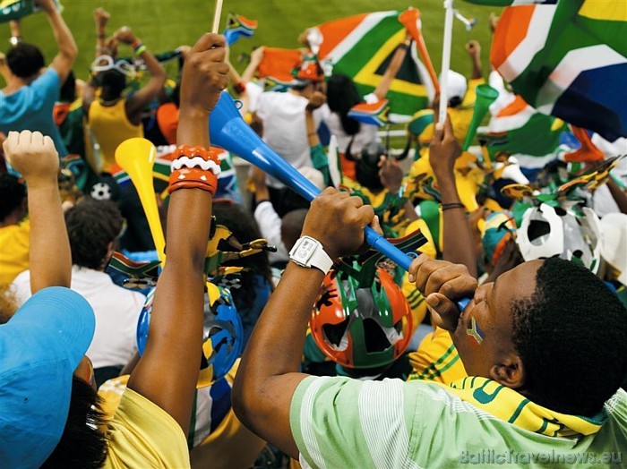 Fani skandē vuvuzelas - apdullinoši skaļās fanu taurītes
Foto: South African Tourism 49470