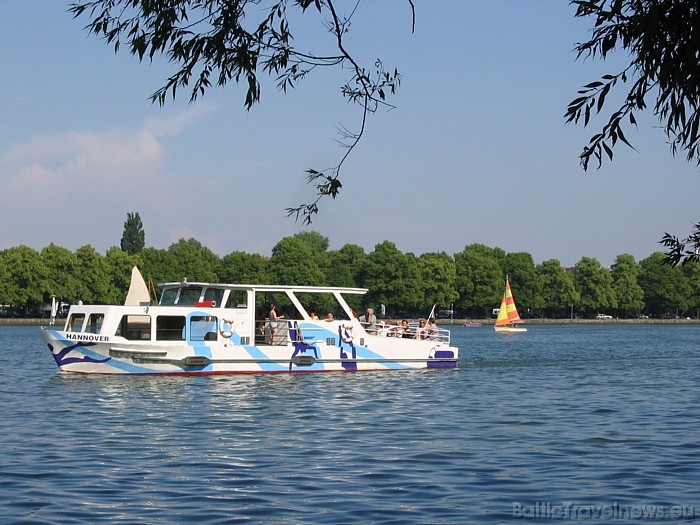 Machsee ezerā iespējams izbraukt ar ekskursiju kuģīti
Foto: ©Hannover Marketing und Tourismus GmbH,  L. Gerhardts 49532