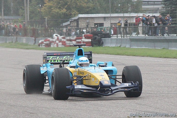1000 km Grand Prix Riga 2010 - Zviedru autosportists Juhans Rajamaki ar Renault F1 cenšas lauzt Haralda Šlēgelmilha Biķernieku trases rekordu 1.14,093 49691