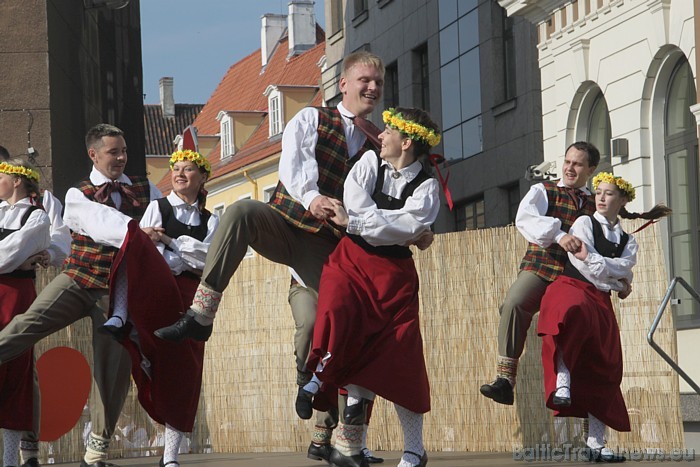 25.09.2010., jau vienpadsmito reizi Rīgas Rātslaukumā notika Miķeļdienas Ābolu gadatirgus. Svētku rīkotājs ir SIA  «Rīgas nami» 50419