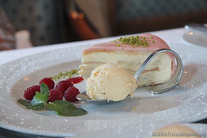 Restorāns Otto Schwarz: marcipāna torte ar saldējumu! BalticTravelnews.com pateicas restorānam par viesmīlību! 51011