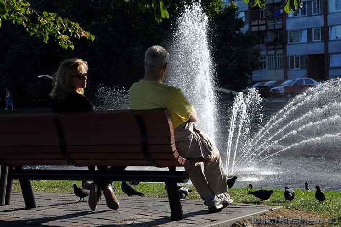 Iedzīvotāji atpūšas Ventspilī 
Foto: Juris Presņikovs 51028