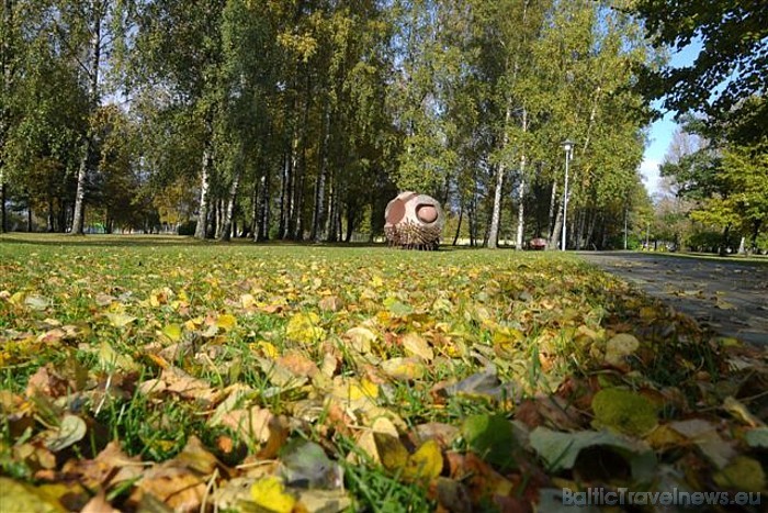 Pilsētvides objektu un rudens krāsu bagātība padara Ventspili ļoti krāšņu 
Foto: Juris Presņikovs 51030