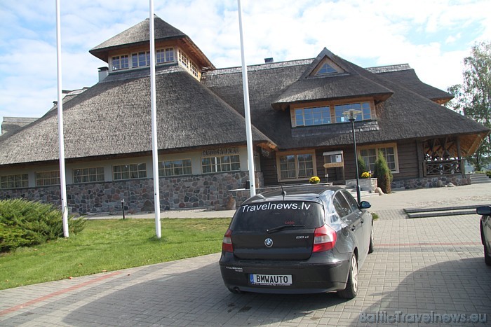 Triju zvaigžņu viesnīca Medzābaki atrodas uz Rīgas-Tallinas automaģistrāles pie Lilastes ezera 51144