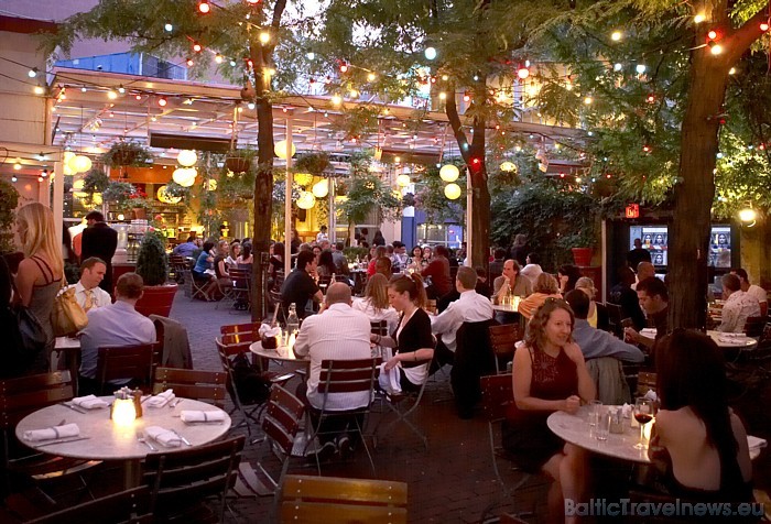 Savukārt vasarā apmeklētājus gaida restorāni, no kuriem daudziem ir āra terases
Foto: www.nycgo.com/Alex Lopez 51438
