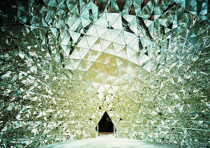Kopā kristāla pasaules apmeklējuši jau deviņi miljoni cilvēku. Swarovski Kristallwelten komplekss pieder pie apmeklētākajiem tūrisma objektiem Austrij 51744