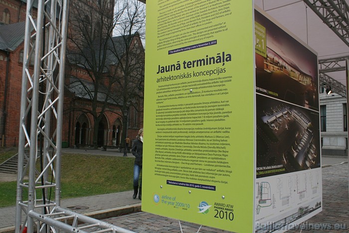 02.11.2010 Rīgā, Doma laukumā svinīgi tika atklāta airBaltic jaunā termināla arhitektonisko koncepciju izstāde 52017