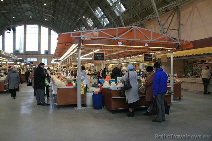 01.10.2010 Rīgas Centrāltirgū atklāts atjaunotais sakņu paviljons 52036