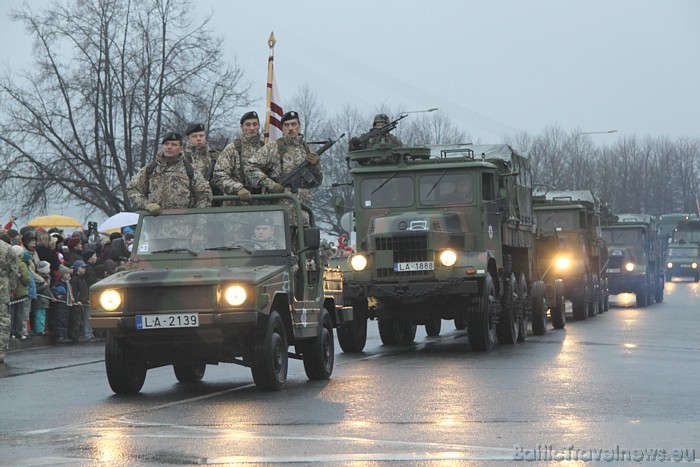 Nacionālo bruņoto spēku vienību militārā parāde 11.novembra krastmalā 52298