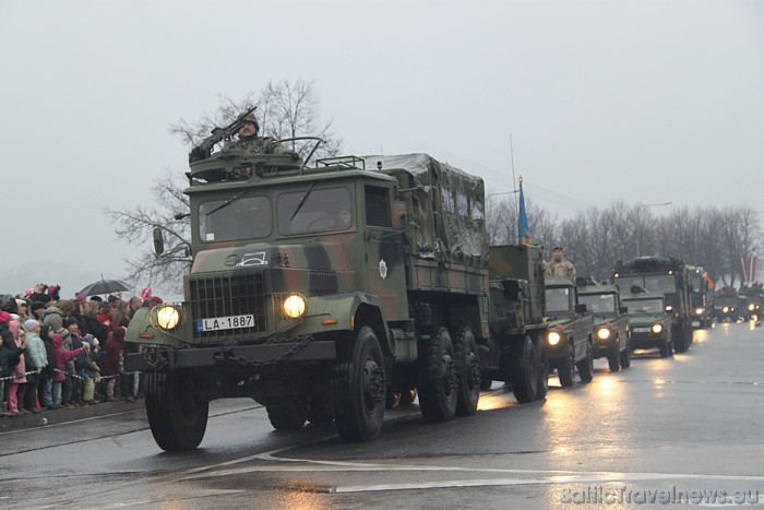 Nacionālo bruņoto spēku vienību militārā parāde 11.novembra krastmalā 52302