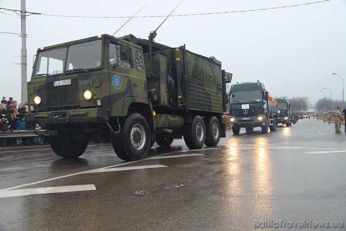 Nacionālo bruņoto spēku vienību militārā parāde 11.novembra krastmalā 52303