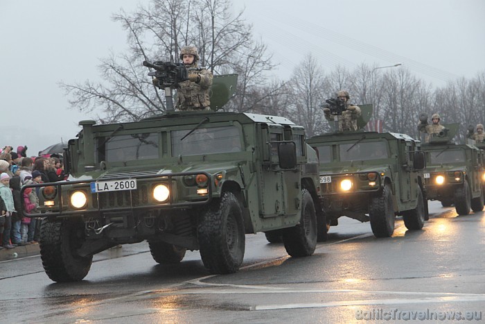 Nacionālo bruņoto spēku vienību militārā parāde 11.novembra krastmalā 52304