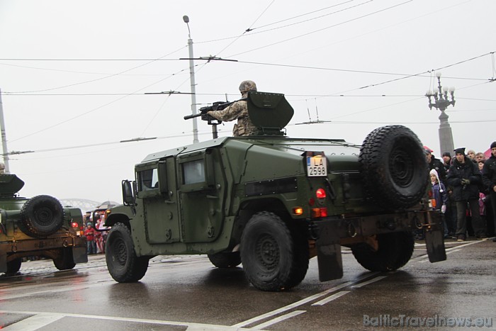 Nacionālo bruņoto spēku vienību militārā parāde 11.novembra krastmalā 52307