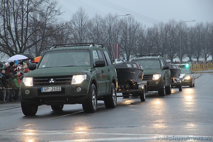 Nacionālo bruņoto spēku vienību militārā parāde 11.novembra krastmalā 52309