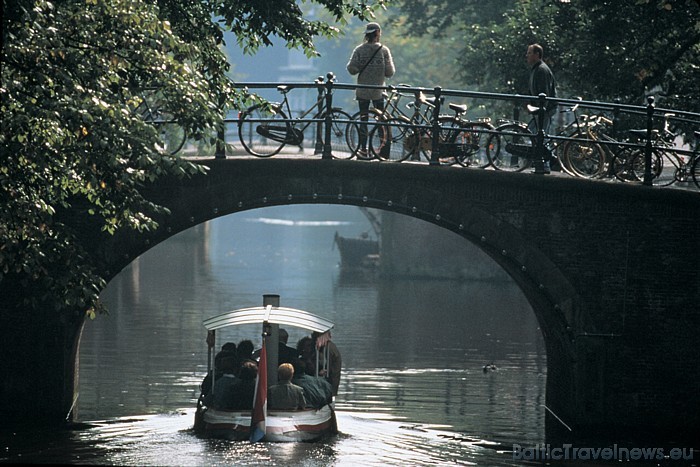 Līkumotās kanālu sistēmas dēļ Amsterdamu mēdz dēvēt par ziemeļu Venēciju
Foto: Netherlands Board of Tourism & Conventions 52447