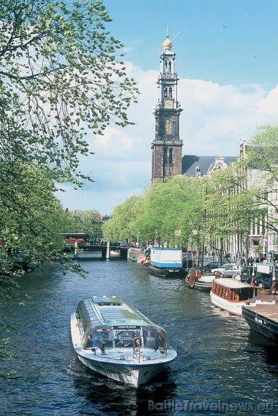 Pa Amsterdamas kanāliem regulāri kursē laivas - sabiedriskais transports
Foto: Netherlands Board of Tourism & Conventions 52461