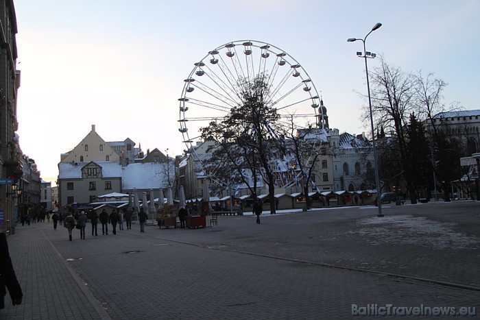 Biļešu cenas panorāmas ratā - 3 Ls pieaugušajiem, 2 Ls bērniem 52680