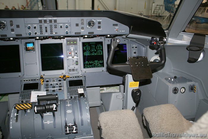 Lidmašīnas Bombardier Q400 NextGen pilotu kabīne 52909