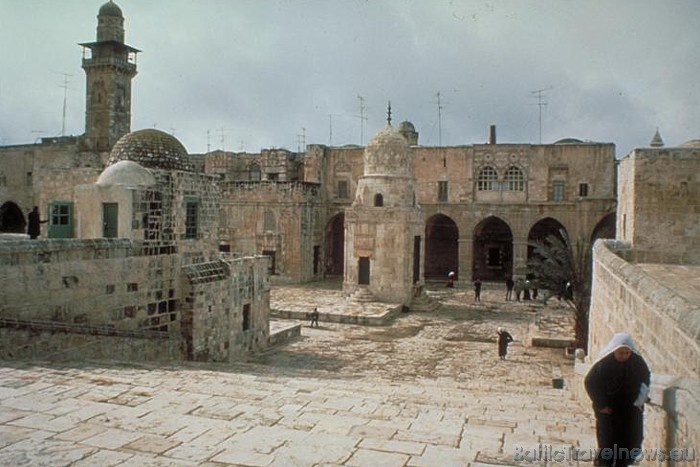 No Jeruzalemes iespējams doties ekskursijās uz citām pilsētām, piemēram, uz Bētlemi, Nācareti vai Jēriku, kas atrodas Palestīnas teritorijā
Foto: www 53152