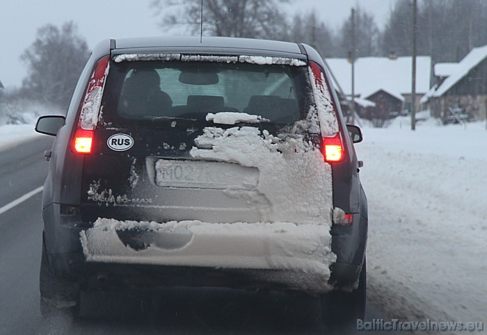 Uz Latgales ziemas lielceļa A6 var šajās dienās sastapt ievērojamu skaitu automašīnu ar Krievijas valsts numurzīmēm 53541