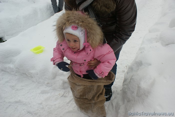 Bez dejām un citām atrakcijām gan 01.01., gan 06.01.2011 bija iespēja piedalīties dažādās stafetēs, ko steidza izmantot gan lieli, gan mazi 53876