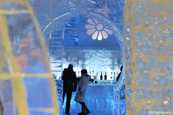 Neparastus mirkļus un dzērienus iespējams izbaudīt Hôtel de Glace ledus bārā
Foto: ©Xdachez.com 53908