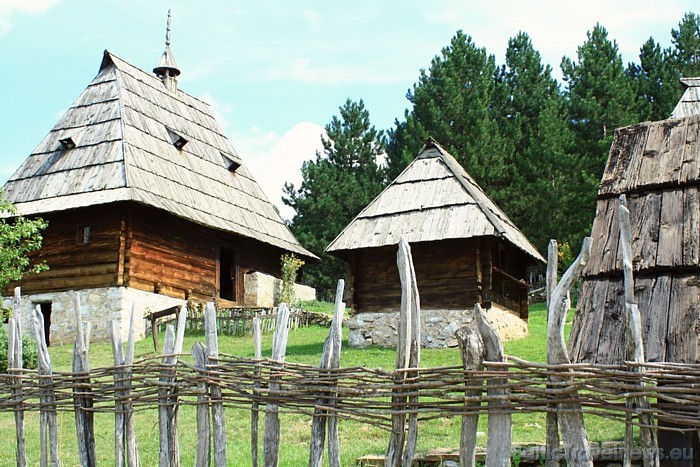 Ciemā apskatāmas ap 50 autentisku ēku, kādās senāk mita serbi
Foto: Vita Kūlīte, Relaks Tūre 54580