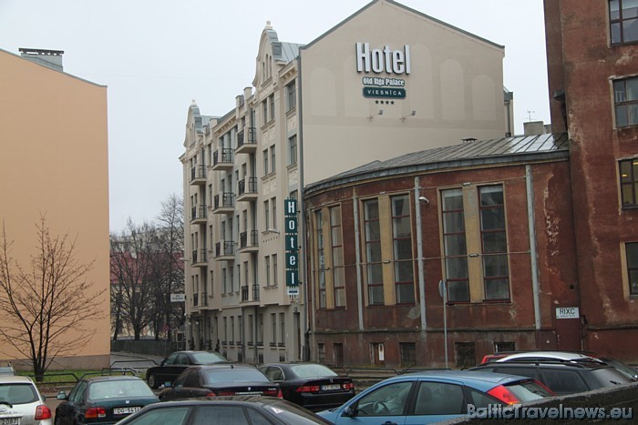 Viesnīca atrodas Vecrīgā, pavisam netālu no Daugavas - Minsterejas ielā 8/10. Vairāk informācijas: www.hoteloldrigapalace.lv 55224