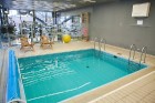 Viesnīcas pirmajā stāvā viesu rīcībā ir fitnesa centrs, peldbaseins un sauna 7