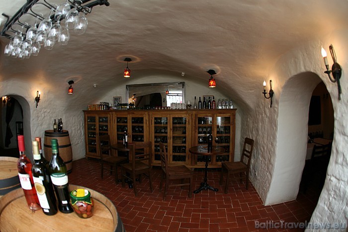 Restorāns del Popolo ir iecienīta vieta itāļu vīnu baudīšanai 55487