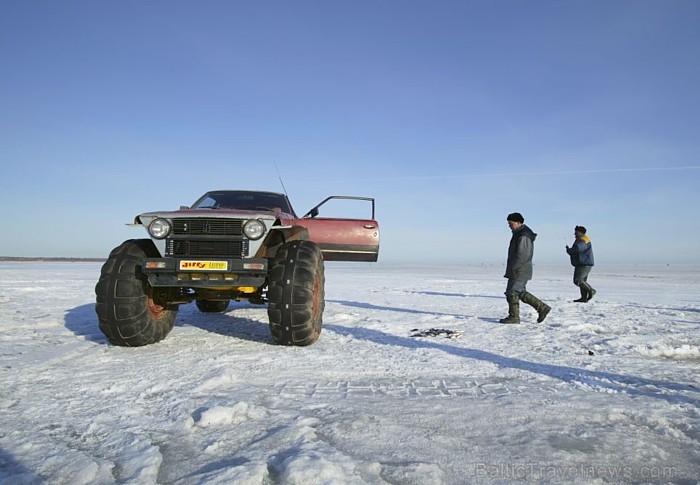 19.02.2011 atklāta ledus šoseja, kas savieno Rohukülaostu Igaunijas krastā ar Hījumā salu
Foto: Visit Estonia/Jarek Jõepera 55875