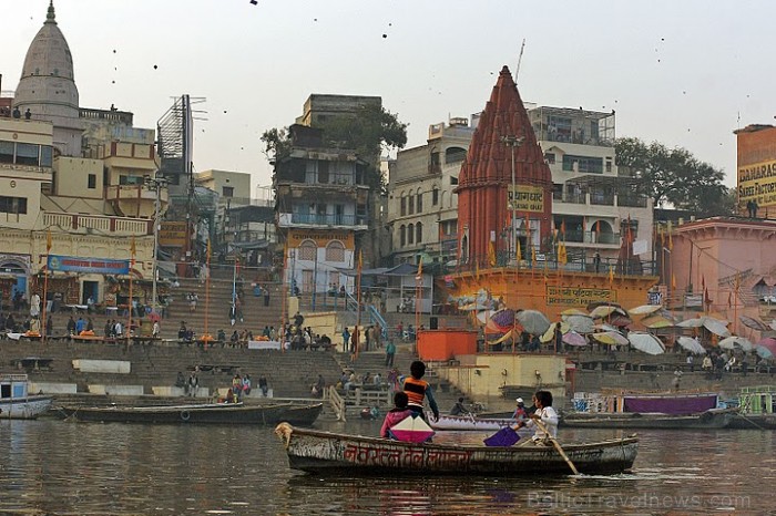 Gangas panorāma no laivas Varanasī. Foto: Guna Bērziņa 56982