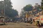 Ielu cilvēki no rīta „ieņem labākās vietas”. Assi Gāts, Varanasī. Foto: Guna Bērziņa 4