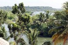 No koloniālo laiku bazilikas kalna paveras neatkārtojama panorāma pār Backwaters – lagūnezeriem, upēm, kanāliem un mangrovju salām. Kollam, Kerala. Fo 15