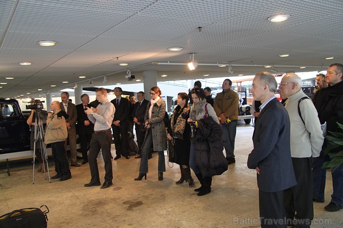 17.03.2011 Rīgas Motormuzejā atklāta jauna, netradicionāla izstāde «Pat nemēģini! Pieķers!» Ekspozīcijā apskatāmas CSDD darbinieku izņemtās viltotās a 57221