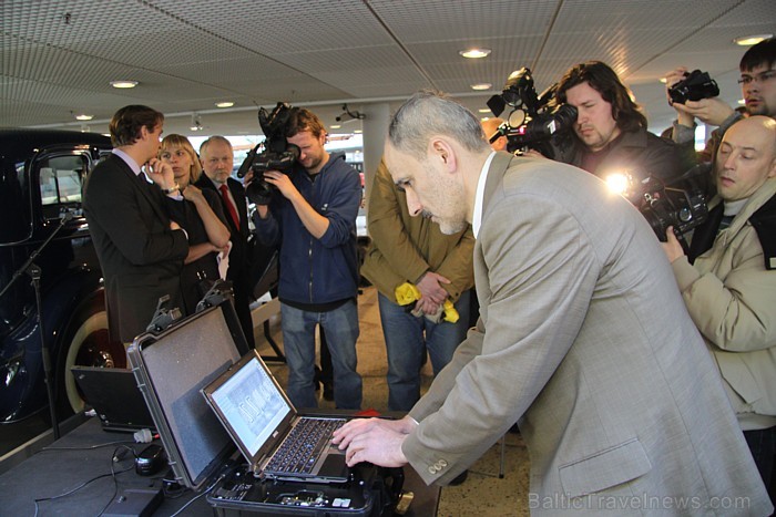 17.03.2011 Rīgas Motormuzejā atklāta jauna, netradicionāla izstāde «Pat nemēģini! Pieķers!» Ekspozīcijā apskatāmas CSDD darbinieku izņemtās viltotās a 57227