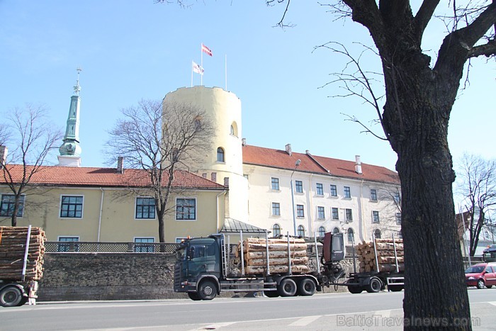 Šodien, 24.03.2011. pie Rīgas pils, apmēram, 200 kravas pārvadātāji protestēja pret valdības lēmumiem 57507