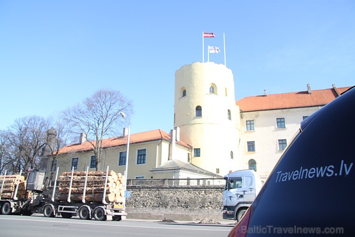 Šodien, 24.03.2011. pie Rīgas pils, apmēram, 200 kravas pārvadātāji protestēja pret valdības lēmumiem 57512