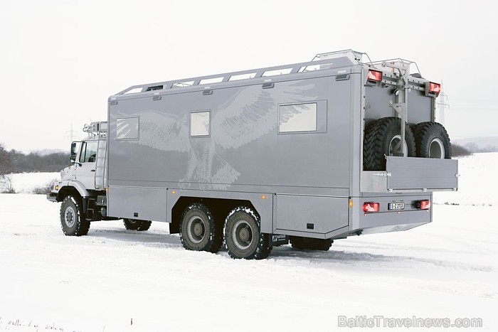 Mercedes Zetros sešu cilindru motors pie 1200 līdz 1600 apgriezieniem minūtē sasniedz griezes momentu  1300 Nm 57554