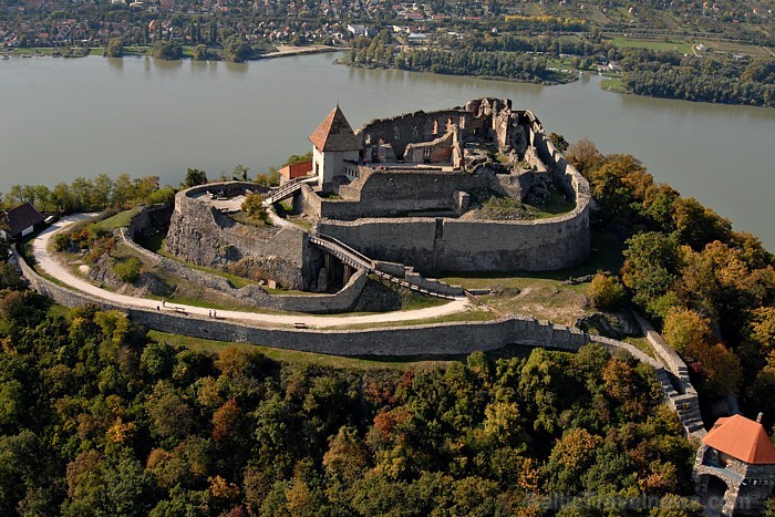 Visegrád, kas atrodas nelielā attālumā no Budapeštas, ir bāgāta ar dabas un vēstures objektiem un piedāvā tūristiem baudīt lielisku skatu uz Donavas u 57607