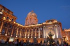 Királyi-palota ir bijusī karaļa pils, kura pēdējo reizi tika restaurēta pēc Otrā pasaules kara. Tagad pilī atrodas Budapeštas Vēstures muzejs, Ungārij 9