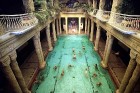 Gellért Baths and Spa ir viens no vispieprasītākajiem kompleksiem Budapeštā. Tas ir dekorēts ar bagātīgām, oriģinālām jūgendstila mēbelēm, mākslas moz 15