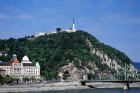Gandrīz no jebkuras vietas Budapeštā var redzēt Gellért hegy, kalnu, kura smailē atrodas Brīvības piemineklis
Foto: Hungary.com 16
