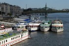 Budapeštu arī var iepazīt dodoties ekskursijas braucienā pa Donavas upi, vai arī izbraukt nedaudz tālāk un apskatīt kādu tūrisma objektu mazliet ārpus 17