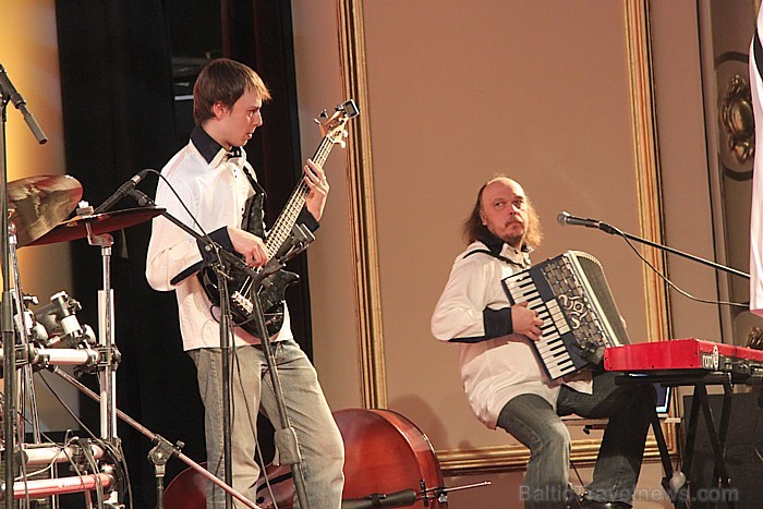 Šlāgergrupa «Baltie lāči» no Latgales svin 5 gadu jubileju 3.04.2011 kino Rīga 57866