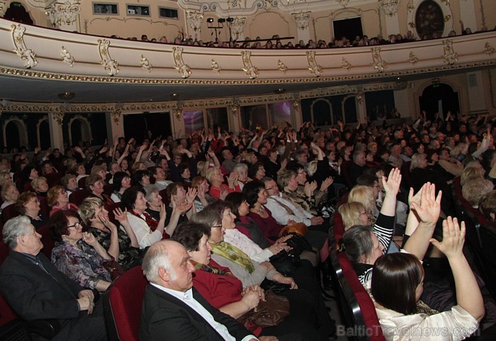 Šlāgergrupa «Baltie lāči» no Latgales svin 5 gadu jubileju 3.04.2011 kino Rīga 57877