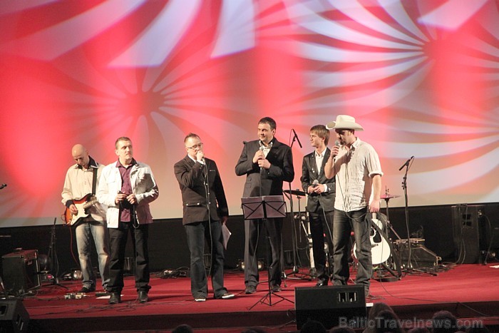 Šlāgergrupa «Baltie lāči» no Latgales svin 5 gadu jubileju 3.04.2011 kino Rīga 57879